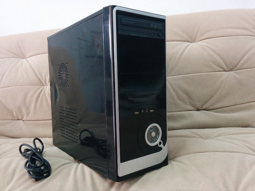 Computer 2 GHz Intel dual core 2GB, 80GB, DVD, Windows 10 Professional