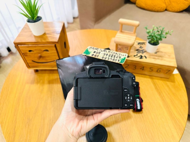 Canon EOS R50 Mirrorless Camera for Sale - Warranty from Official Service Center: 4 image