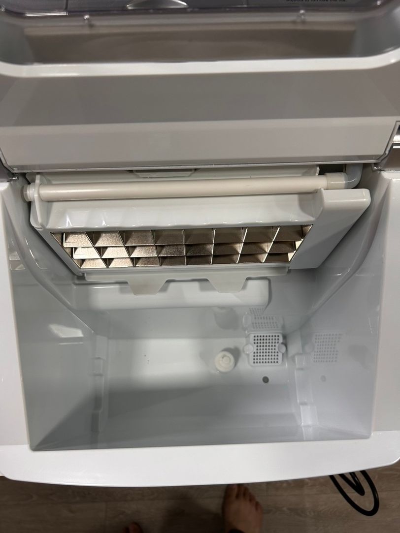 Ice Maker 13F Windows Display Model, Never Used, 1 Year Full Warranty: 6 image