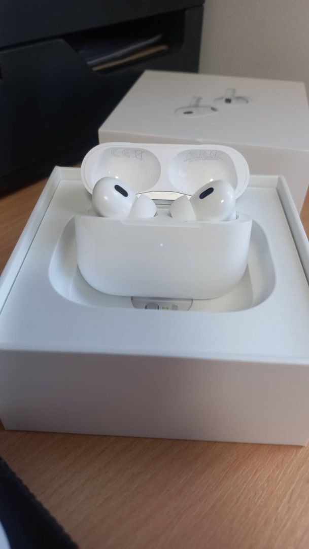 Apple Acc AirPods Pro 2nd with Magsafe Charging Case used, normal function, complete with box accessories, ready to ship.: 2 image