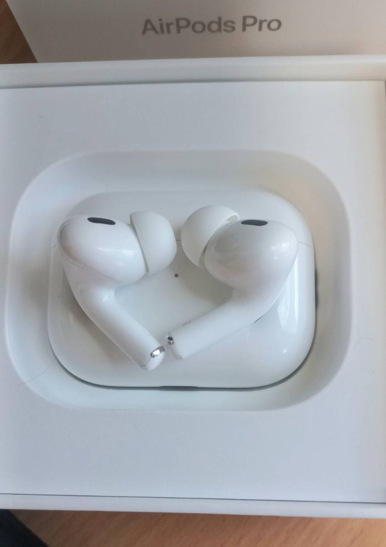 Apple Acc AirPods Pro 2nd with Magsafe Charging Case used, normal function, complete with box accessories, ready to ship.: 3 image