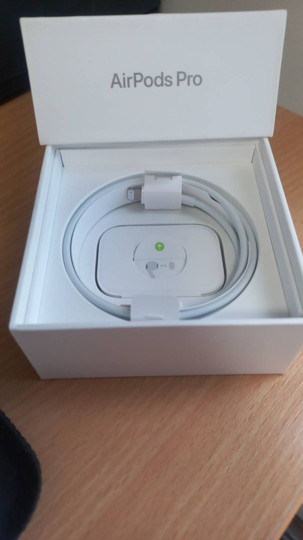 Apple Acc AirPods Pro 2nd with Magsafe Charging Case used, normal function, complete with box accessories, ready to ship.: 5 image