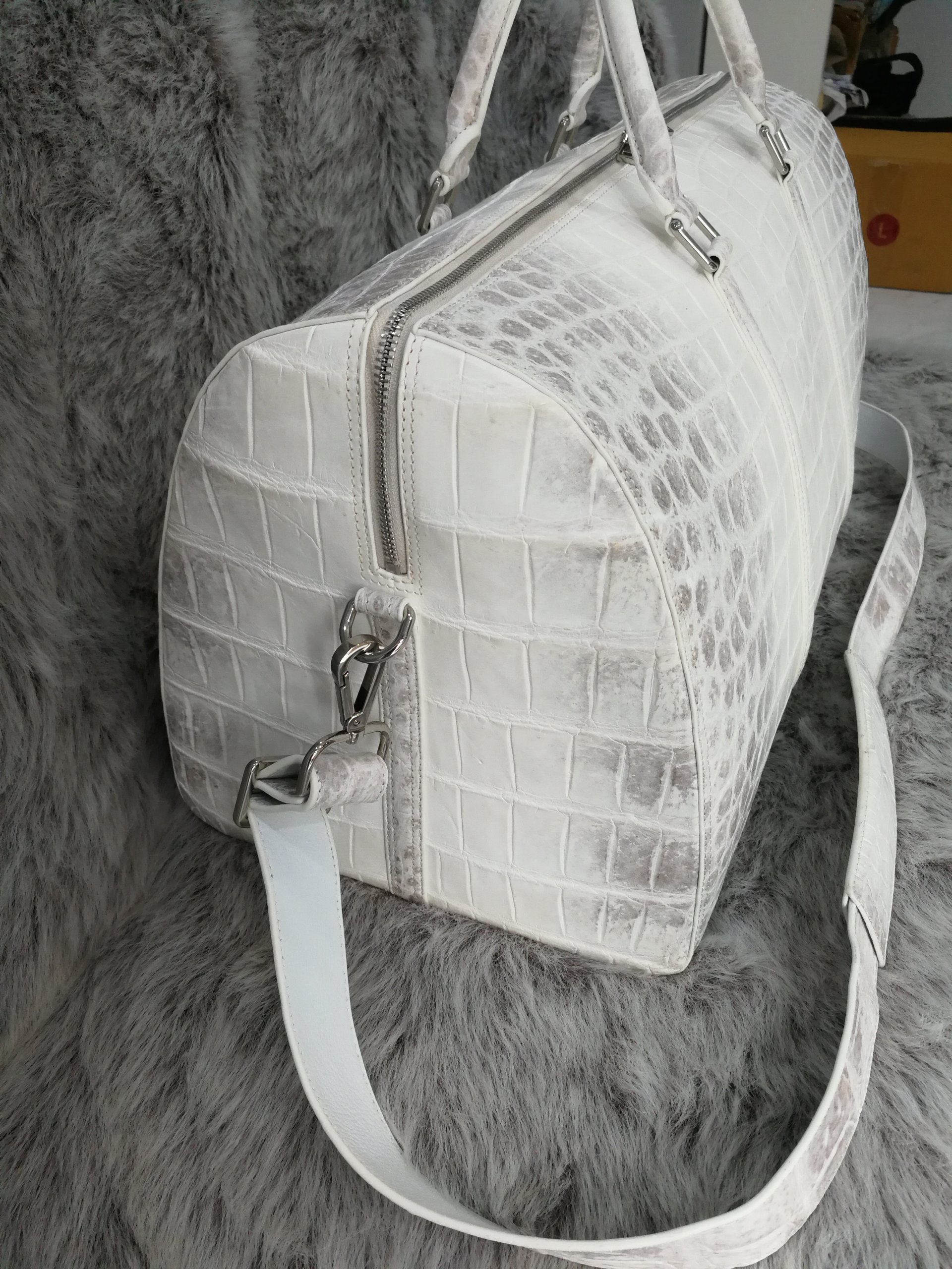 Genuine Belly Crocodile Leather Luggage Bag / Duffle Bags for Men in White Himalayan Crocodile Skin: 3 image