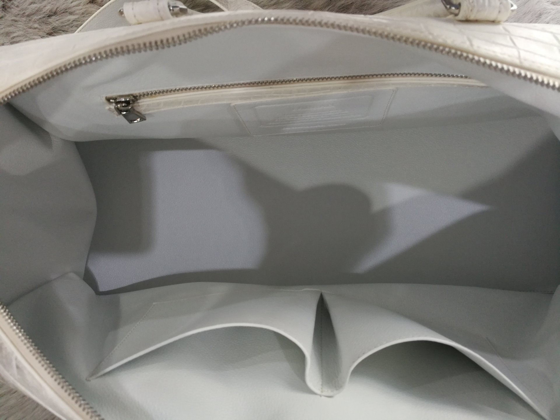 Genuine Belly Crocodile Leather Luggage Bag / Duffle Bags for Men in White Himalayan Crocodile Skin: 5 image