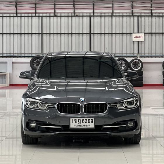 BMW 2.0 330e: 2 image