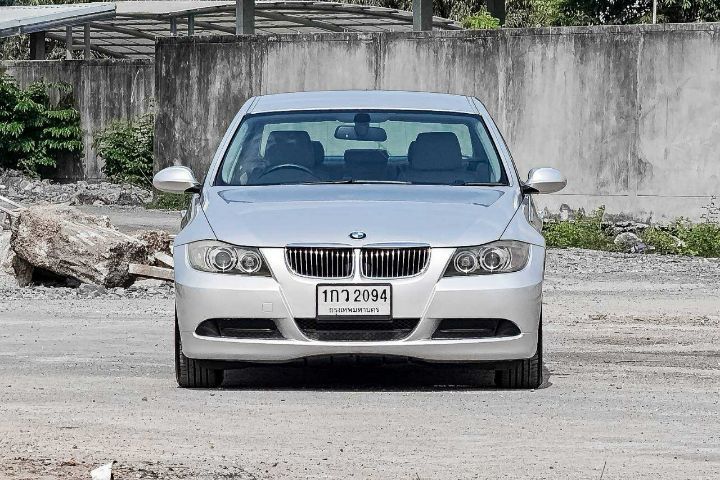 BMW 318i Year 2008: 2 image